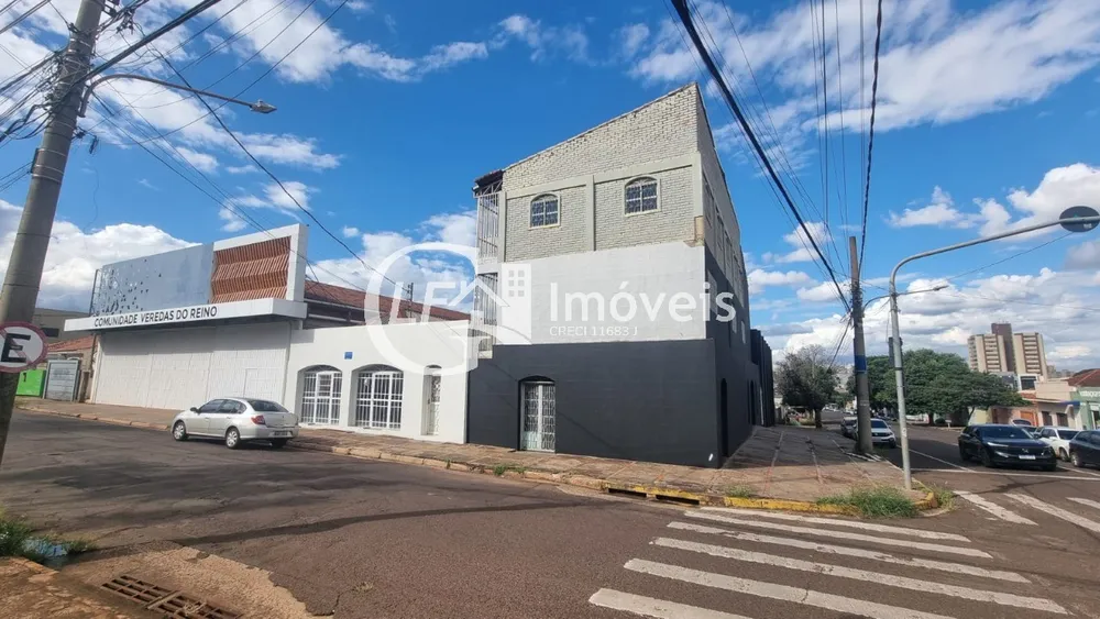 Loja-Salão, 3700 m² - Foto 1