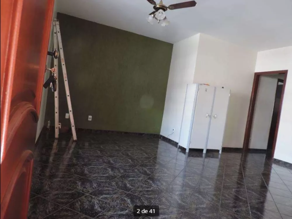 Casa à venda com 3 quartos, 200m² - Foto 2