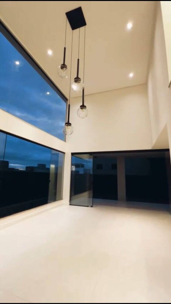 Casa, 4 quartos, 243 m² - Foto 1