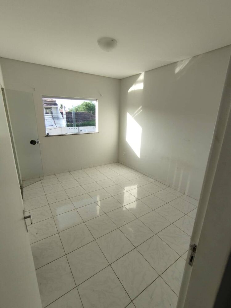 Casa à venda e aluguel com 3 quartos, 221m² - Foto 1