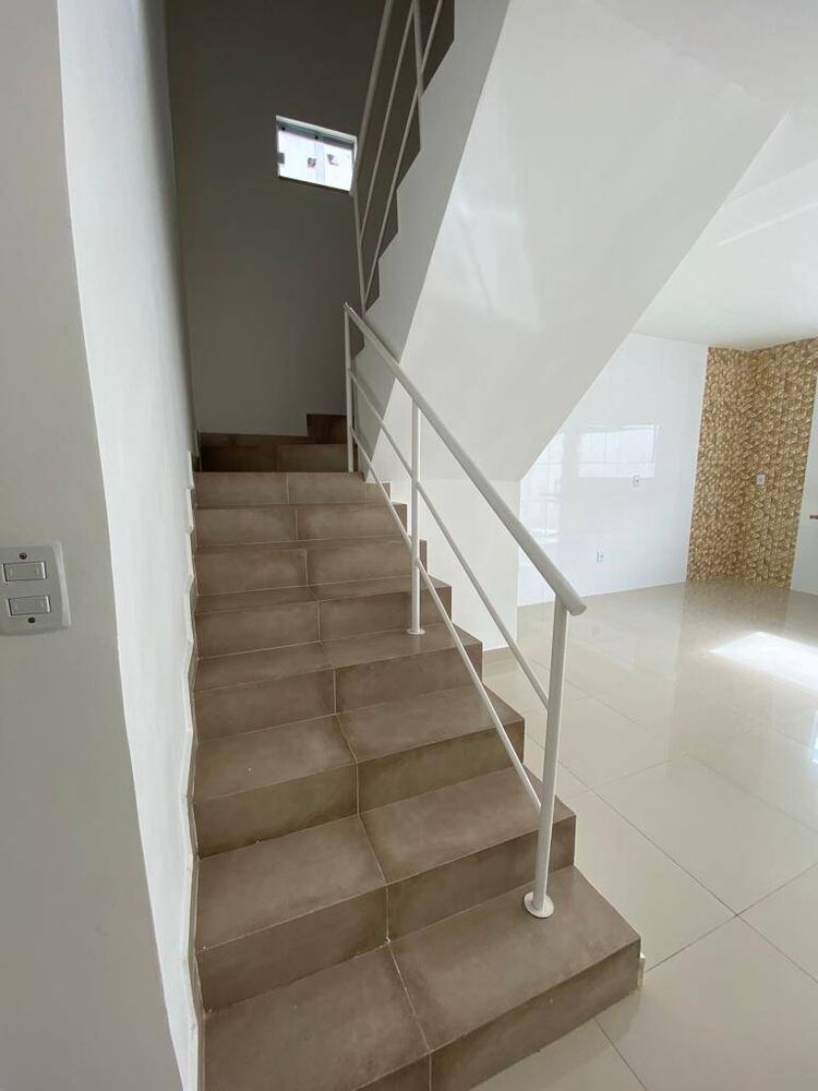 Casa à venda com 3 quartos, 135m² - Foto 2