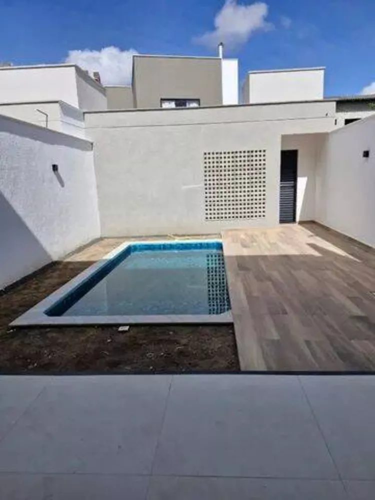 Casa à venda com 3 quartos, 139m² - Foto 1