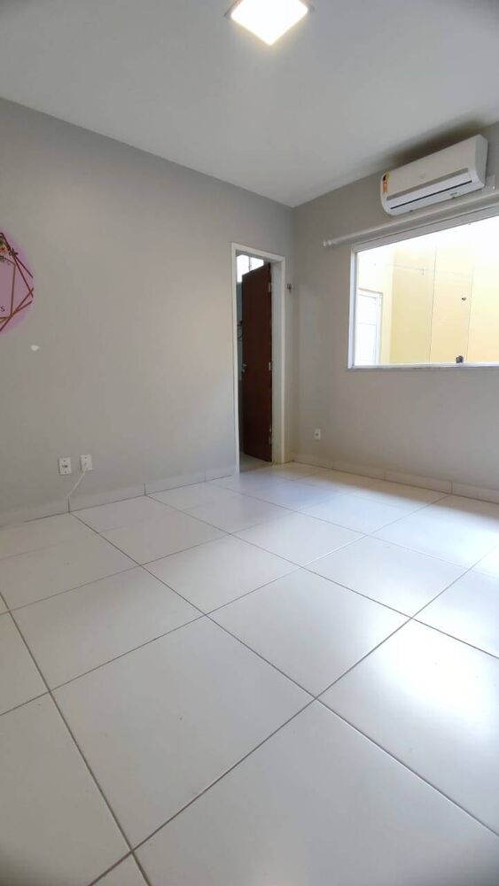 Casa à venda com 3 quartos, 100m² - Foto 1