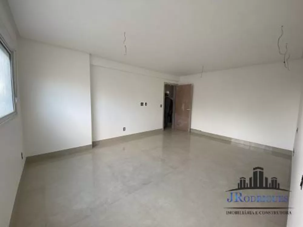 Apartamento à venda com 4 quartos, 215m² - Foto 2