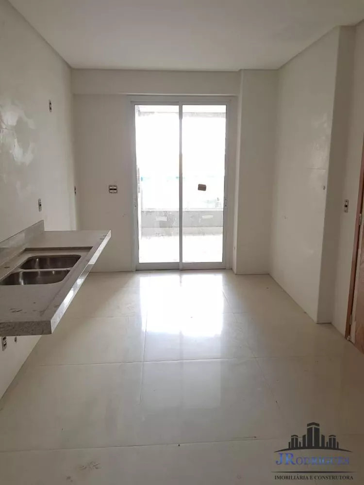 Apartamento à venda com 4 quartos, 215m² - Foto 4