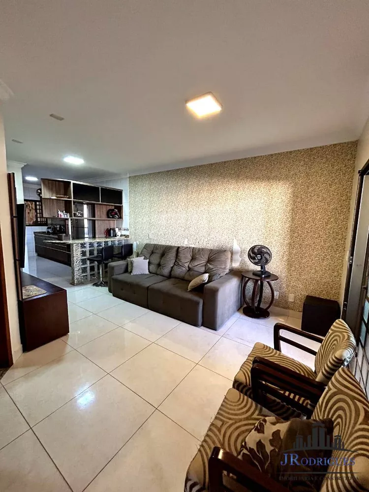 Casa à venda com 3 quartos, 160m² - Foto 1