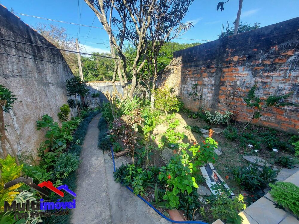 Casa à venda com 2 quartos, 100m² - Foto 1