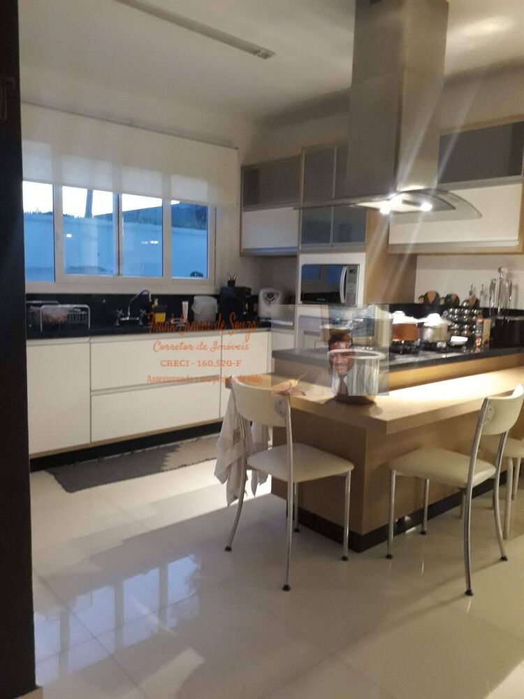 Casa de Condomínio à venda com 5 quartos, 550m² - Foto 2
