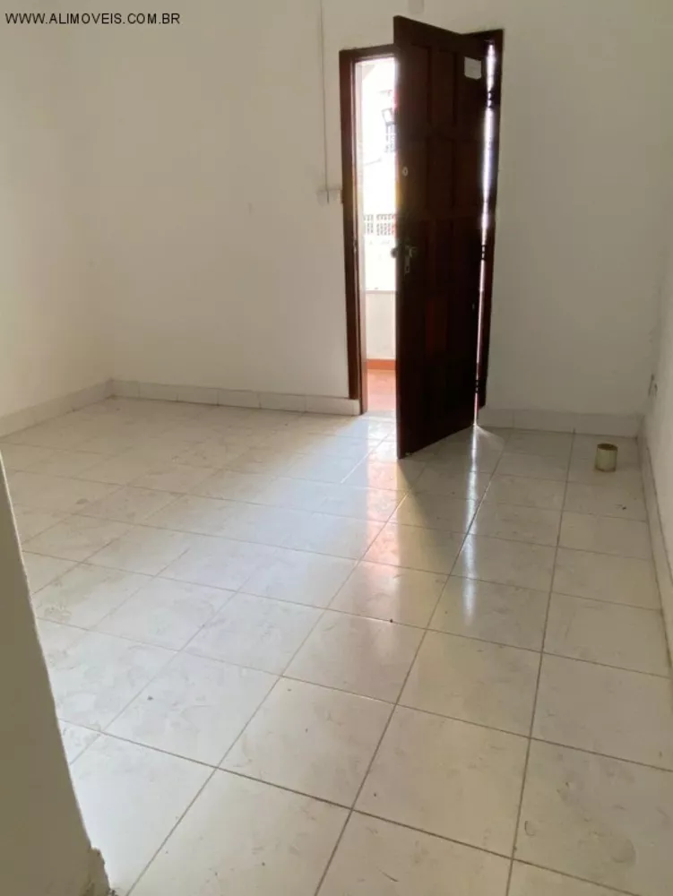 Casa à venda com 10 quartos, 240m² - Foto 2