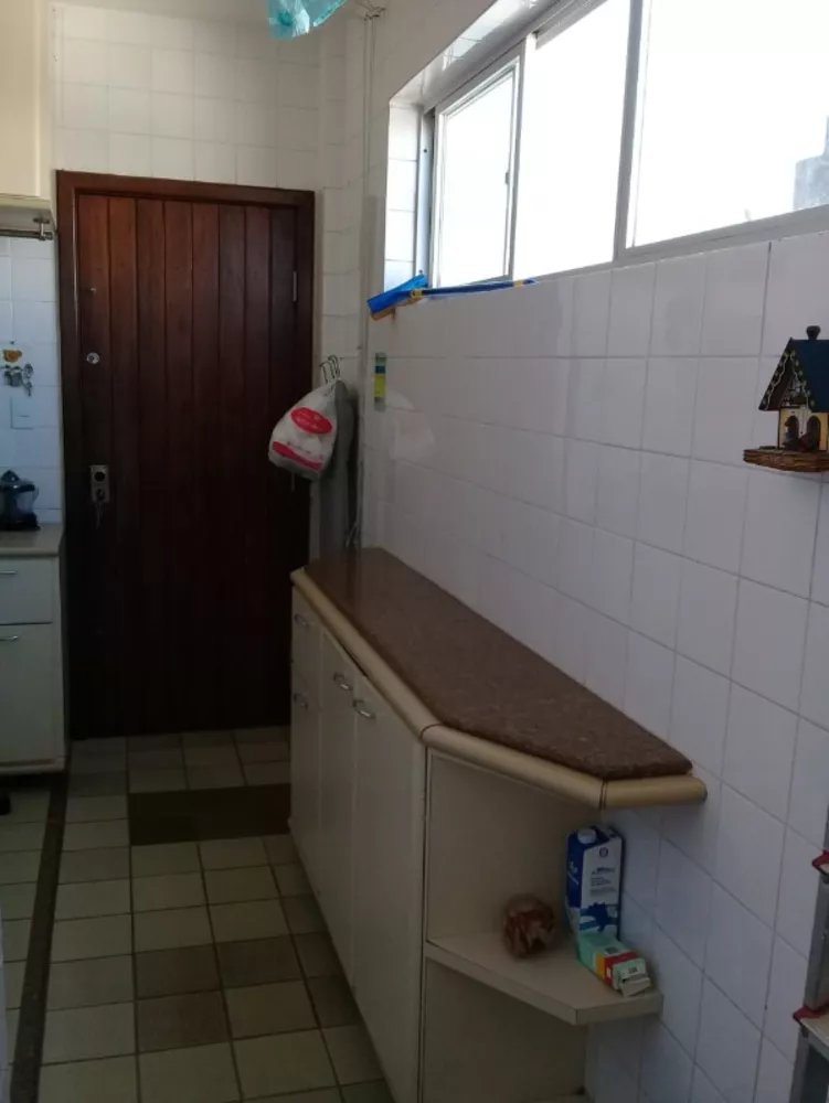 Apartamento para alugar com 3 quartos, 105m² - Foto 12