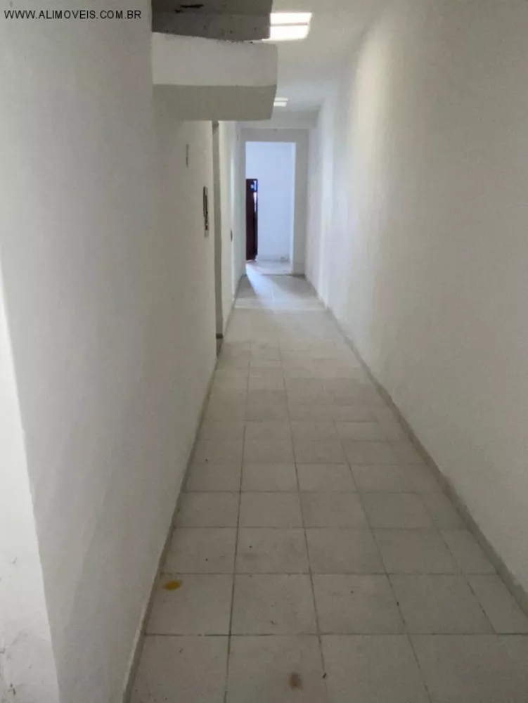 Casa para alugar com 10 quartos, 240m² - Foto 11