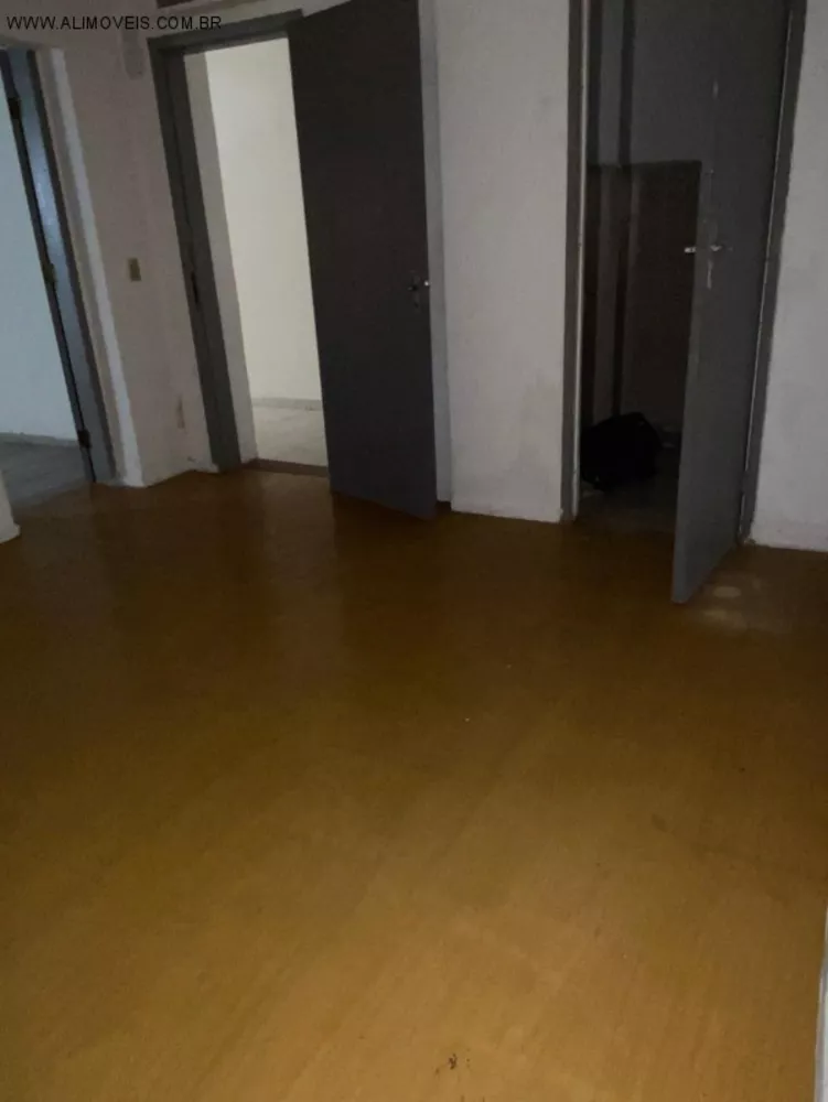 Casa para alugar com 10 quartos, 240m² - Foto 12