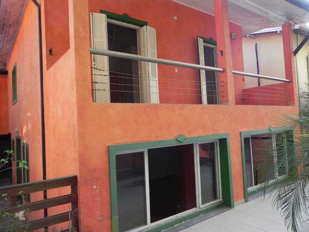 Casa, 3 quartos, 240 m² - Foto 1
