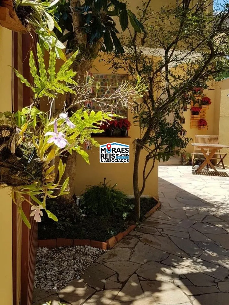 Casa, 4 quartos, 218 m² - Foto 2