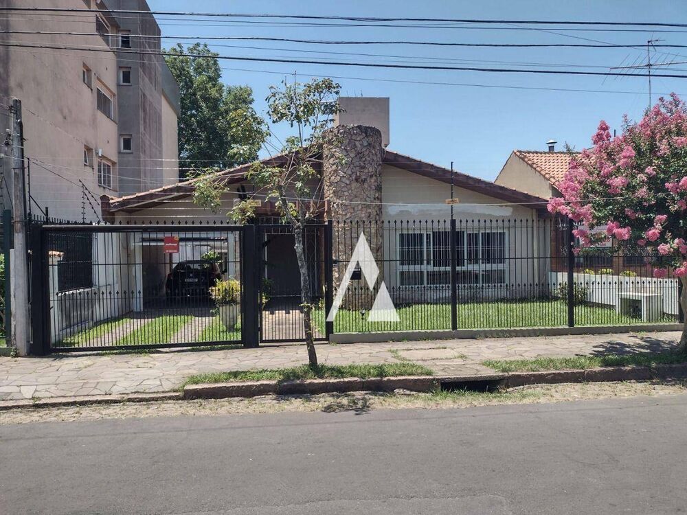 Casa, 3 quartos, 215 m² - Foto 1