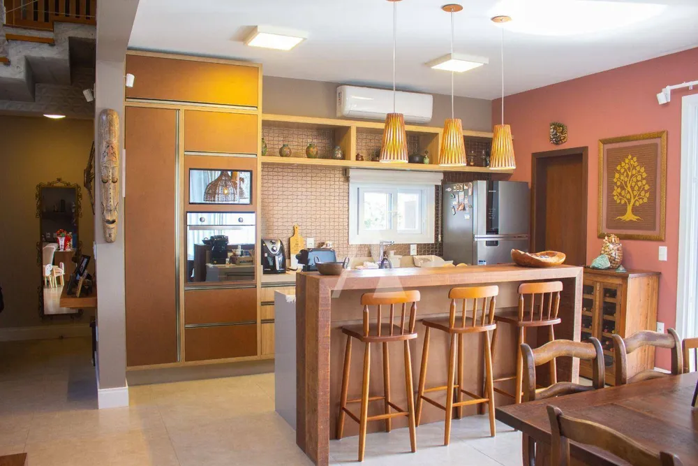 Casa, 3 quartos, 222 m² - Foto 2