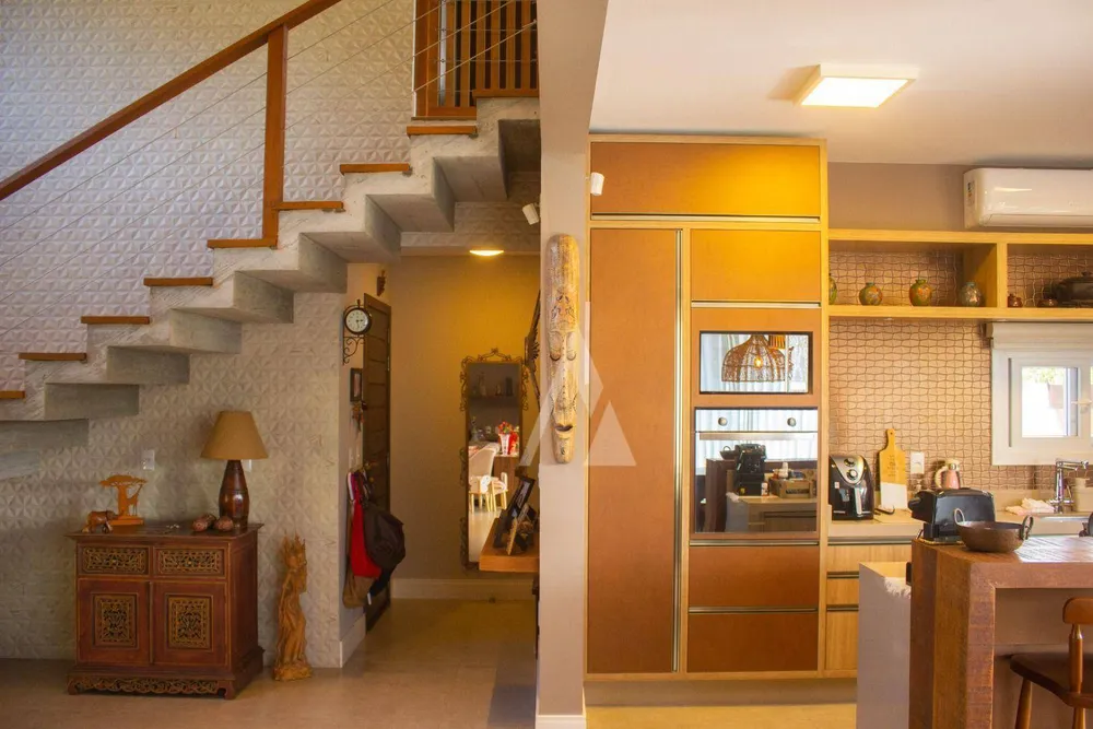 Casa, 3 quartos, 222 m² - Foto 1