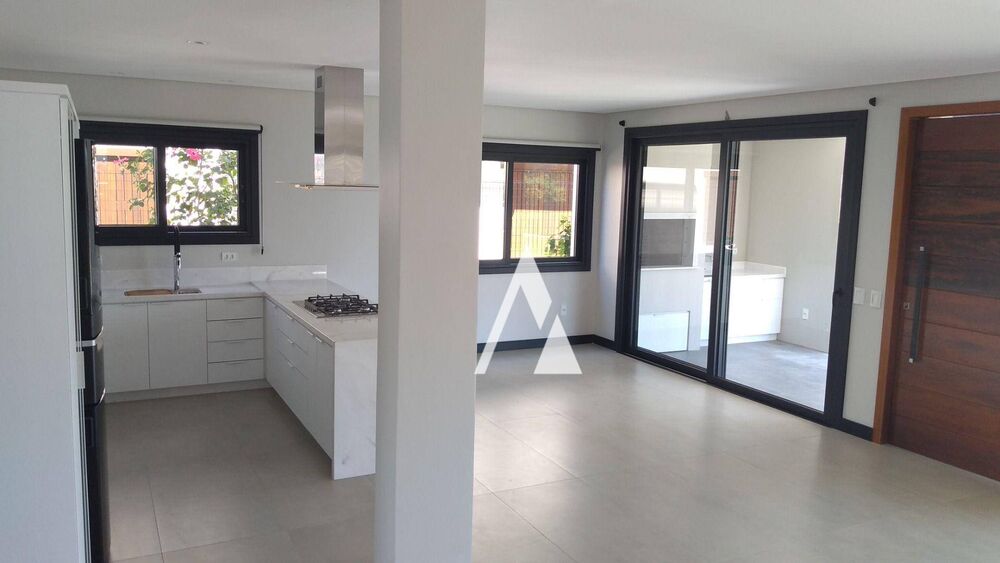 Casa à venda com 4 quartos, 237m² - Foto 1