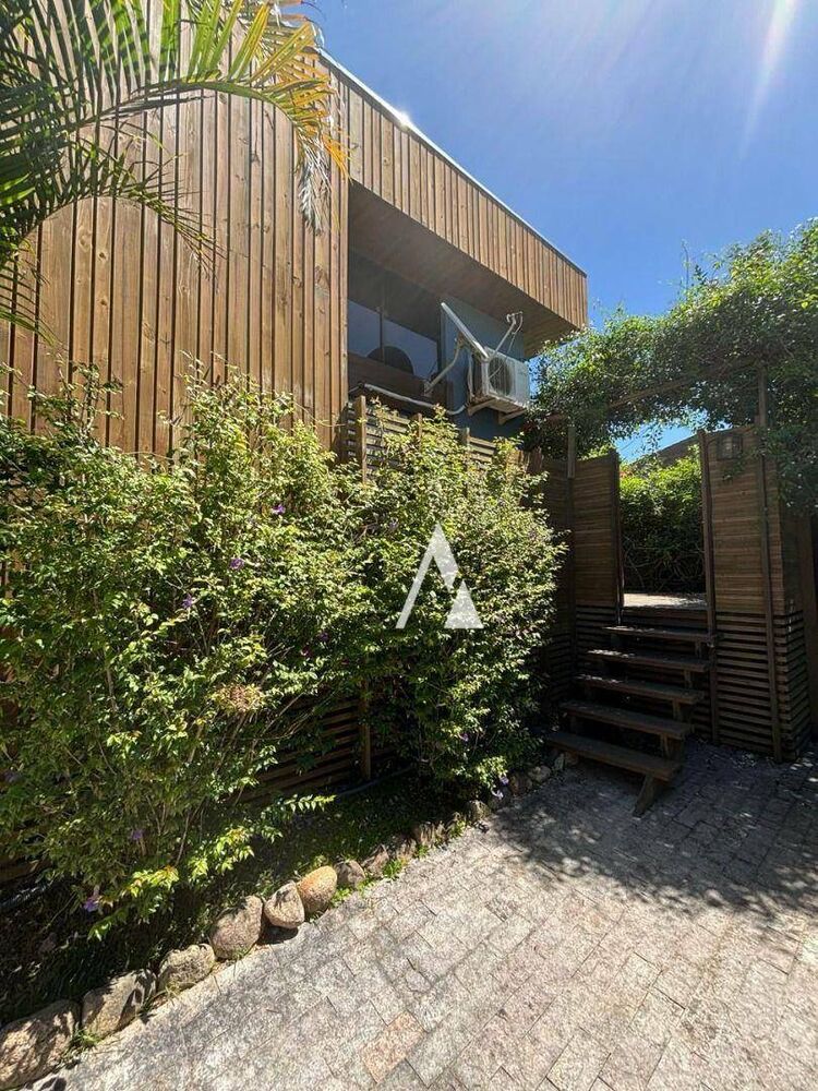 Casa, 3 quartos, 231 m² - Foto 1