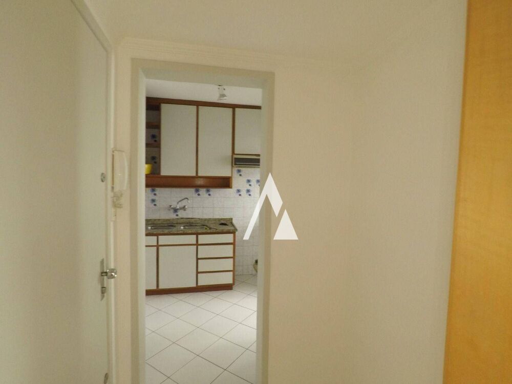 Apartamento à venda com 2 quartos, 61m² - Foto 4