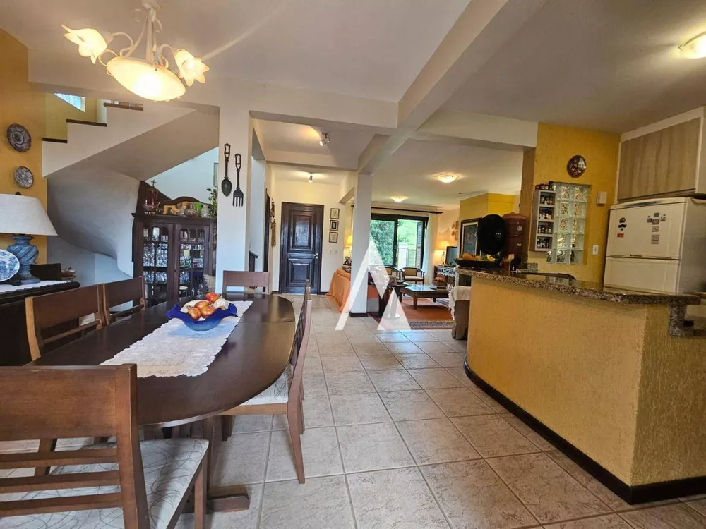 Casa, 3 quartos, 236 m² - Foto 2