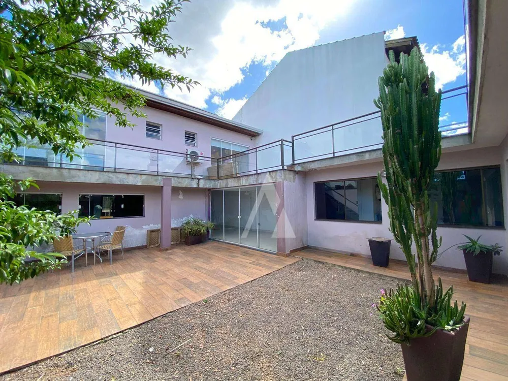 Casa, 3 quartos, 284 m² - Foto 1
