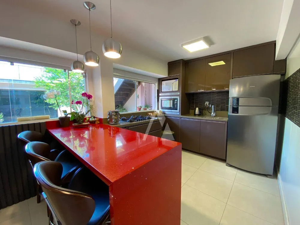 Casa, 3 quartos, 284 m² - Foto 2