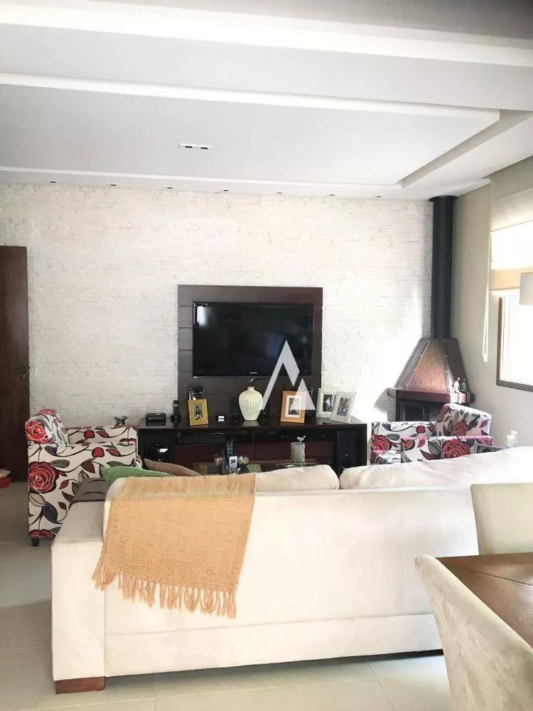 Casa, 3 quartos, 217 m² - Foto 3