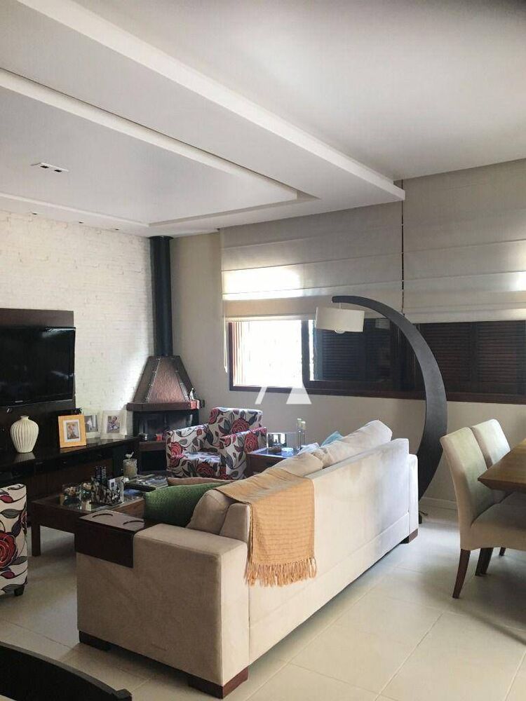 Casa, 3 quartos, 217 m² - Foto 2