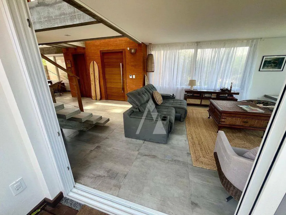 Casa, 3 quartos, 243 m² - Foto 1