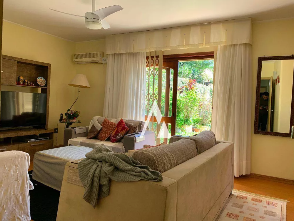 Casa, 4 quartos, 228 m² - Foto 1