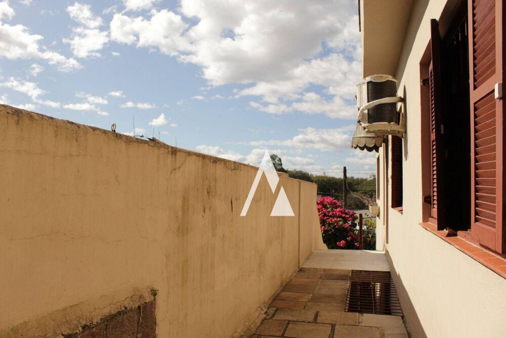 Casa, 4 quartos, 213 m² - Foto 1