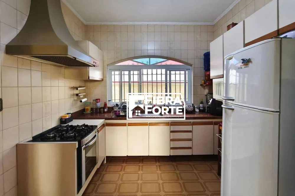 Casa, 3 quartos, 220 m² - Foto 3