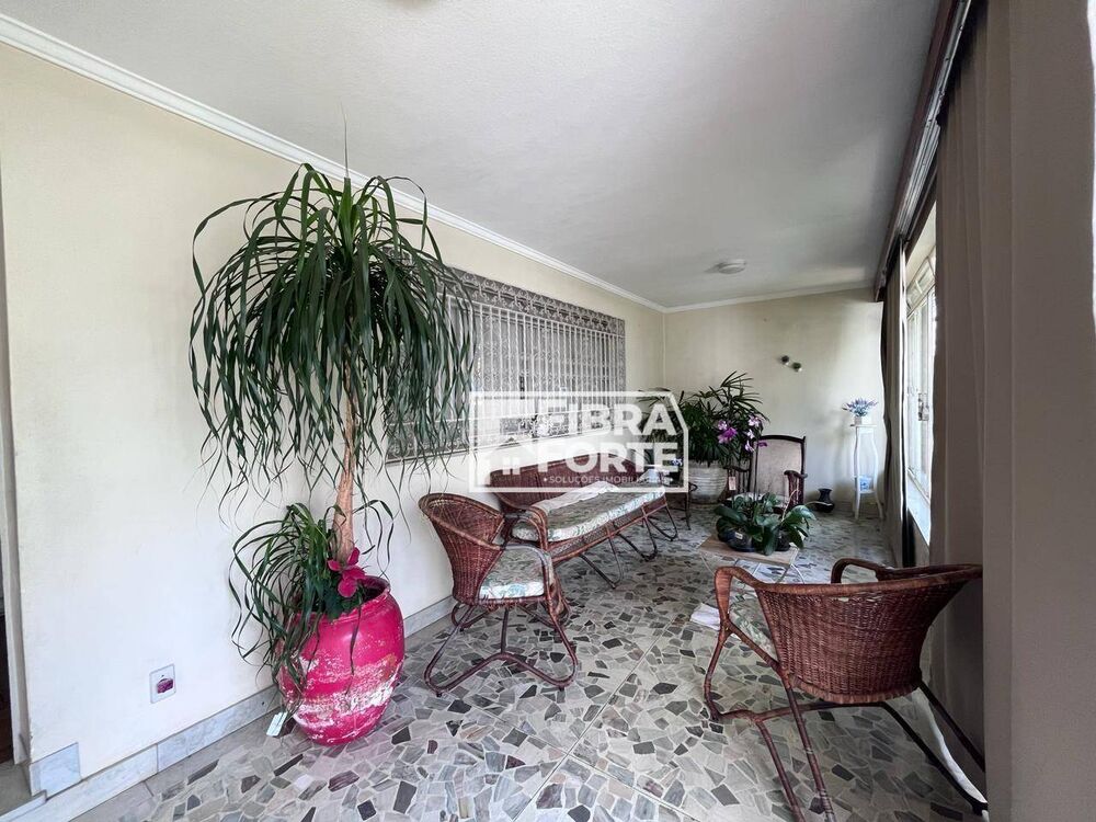 Casa à venda com 3 quartos, 217m² - Foto 2
