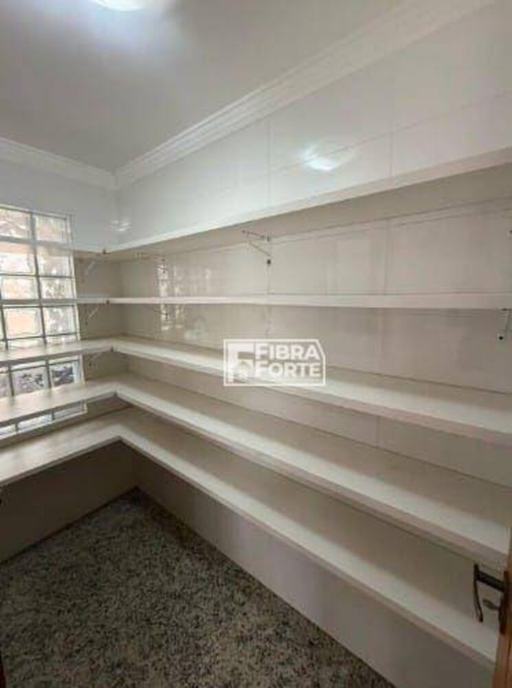 Casa à venda com 3 quartos, 311m² - Foto 4