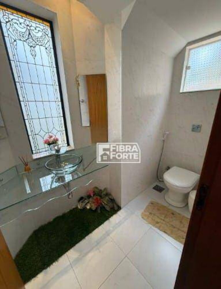 Casa à venda com 3 quartos, 311m² - Foto 2