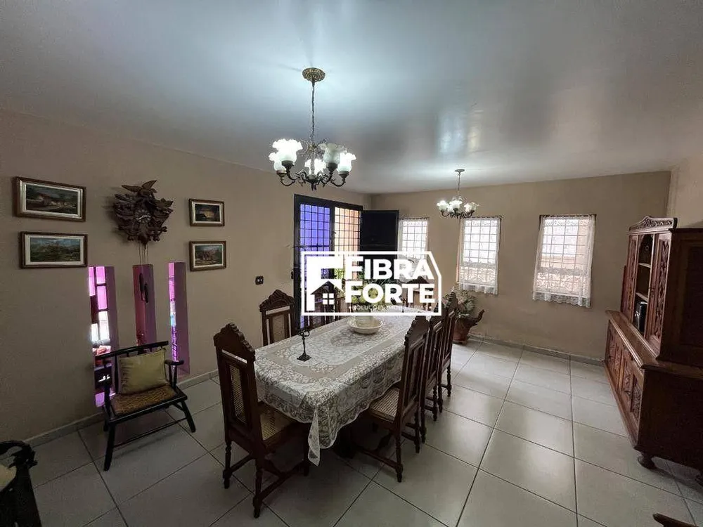 Casa, 4 quartos, 270 m² - Foto 2
