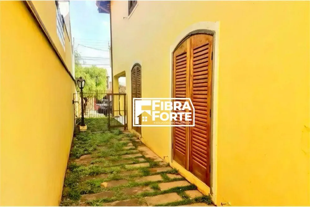 Casa, 5 quartos, 222 m² - Foto 1