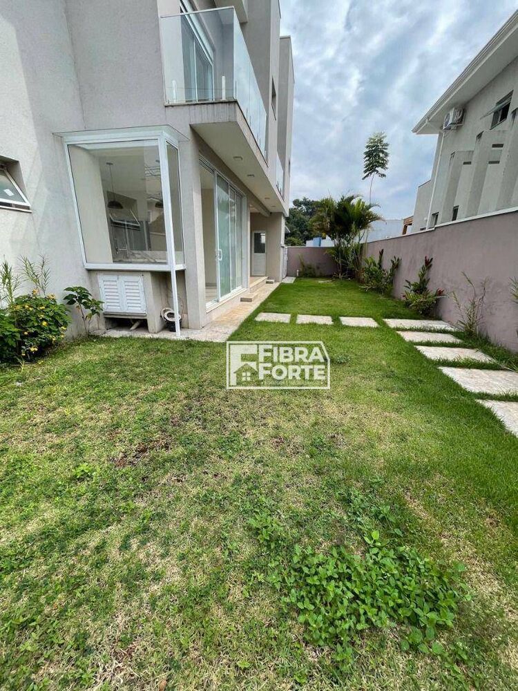 Casa de Condomínio para alugar com 4 quartos, 315m² - Foto 3