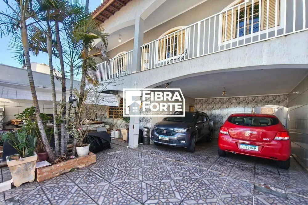 Casa, 5 quartos, 180 m² - Foto 1