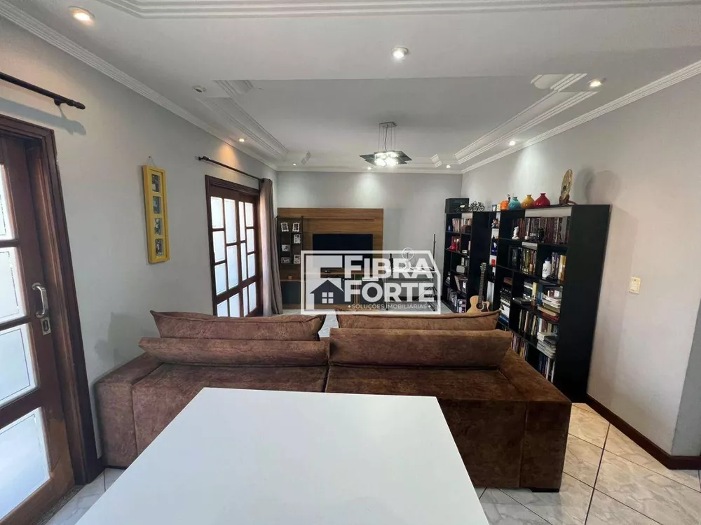 Casa, 3 quartos, 200 m² - Foto 1