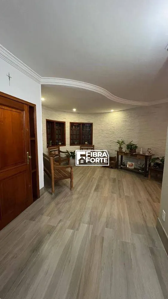 Casa, 3 quartos, 259 m² - Foto 1