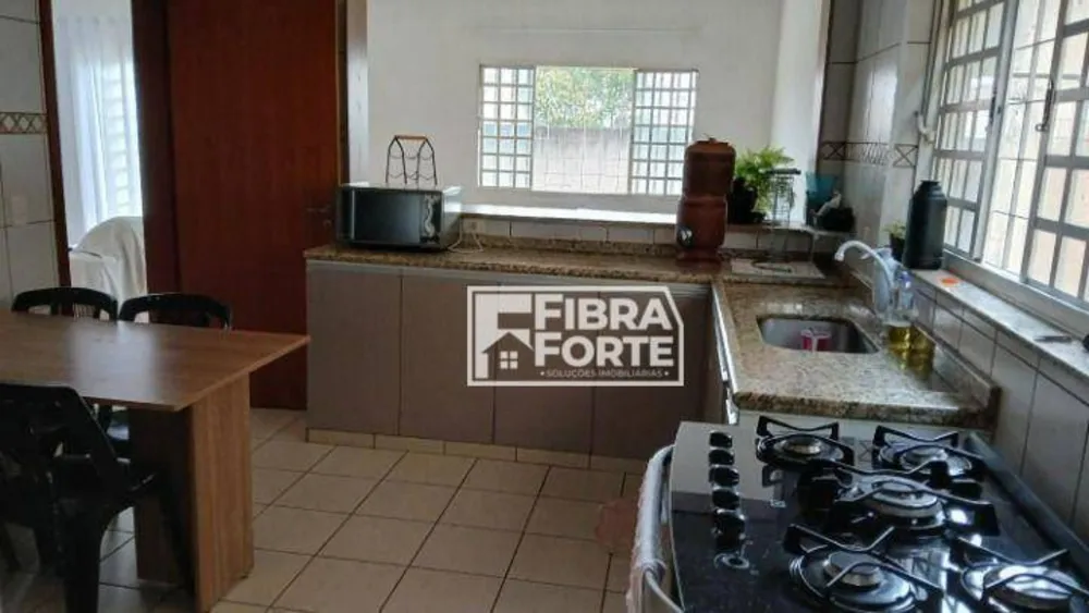 Casa, 4 quartos, 250 m² - Foto 3