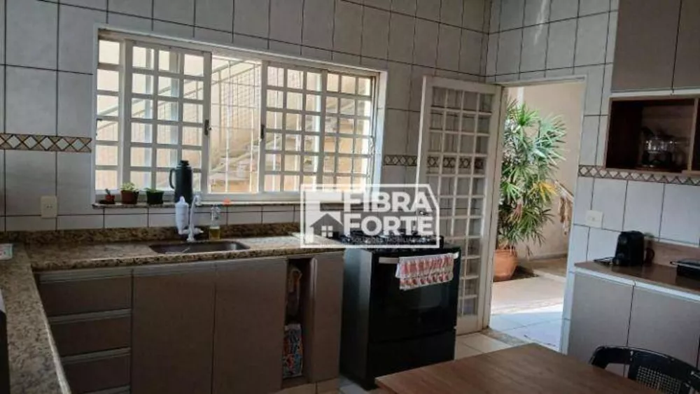 Casa, 4 quartos, 250 m² - Foto 4