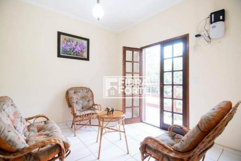 Casa, 3 quartos, 221 m² - Foto 2