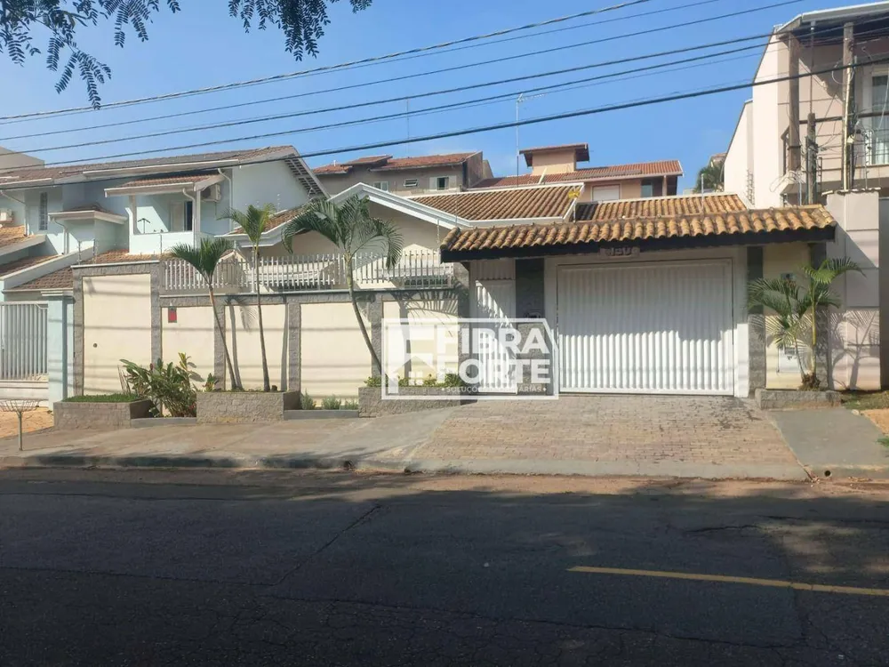Casa, 4 quartos, 215 m² - Foto 1