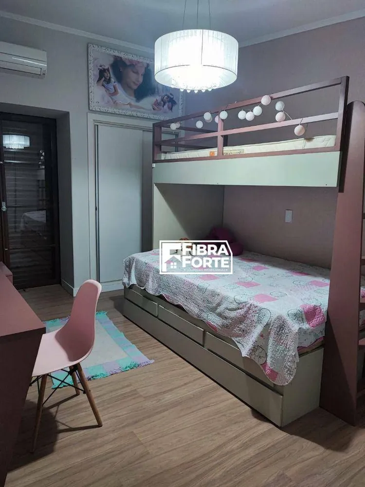 Casa, 4 quartos, 258 m² - Foto 2