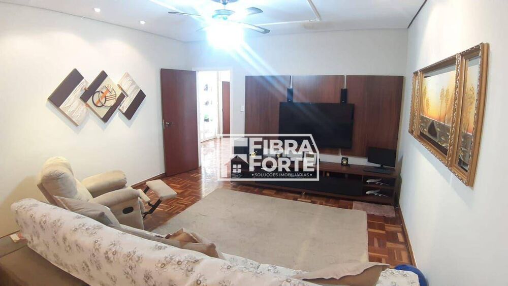 Casa à venda com 4 quartos, 373m² - Foto 1