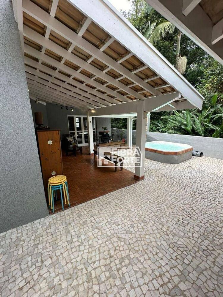 Casa de Condomínio à venda com 3 quartos, 280m² - Foto 1