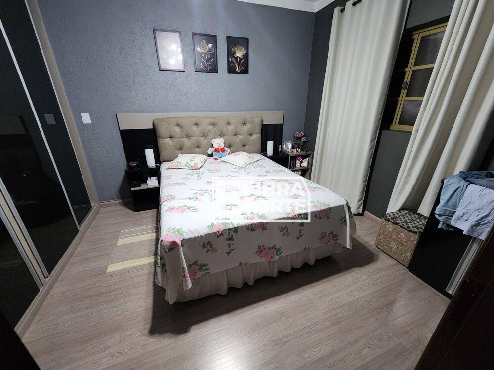 Casa à venda com 3 quartos, 192m² - Foto 2